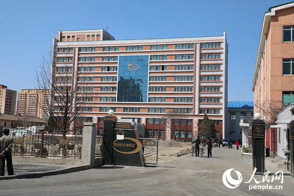 朝鲜东平壤第一中学。（记者 莽九晨摄）